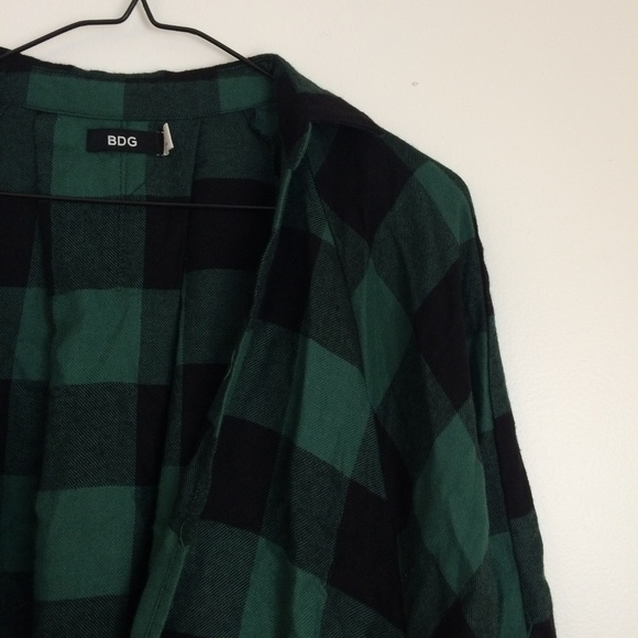 Urban Outfitters Flannel Green VNeck High Low Crop - Picture 5 of 6